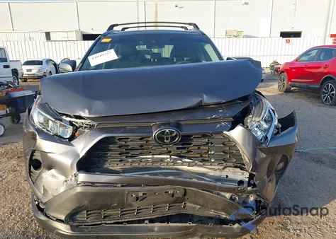 2021 Toyota Rav4 Xle z USA, uszkodzony, nr VIN 2T3W1RFV9MC157947